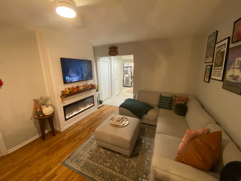 Living area - 63 Sherman Pl