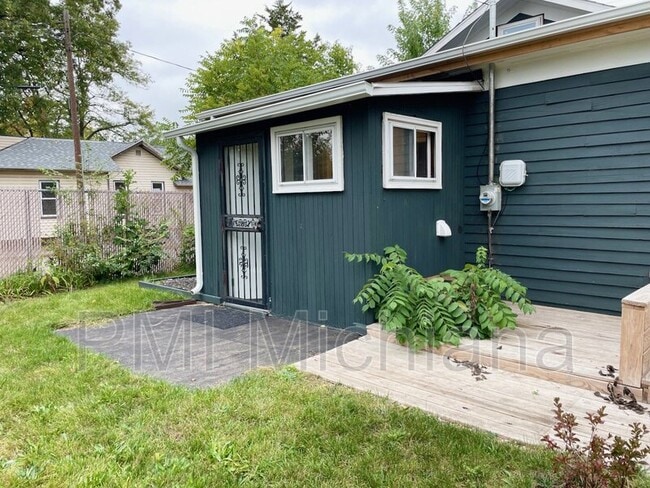 Building Photo - 514 W Madison St