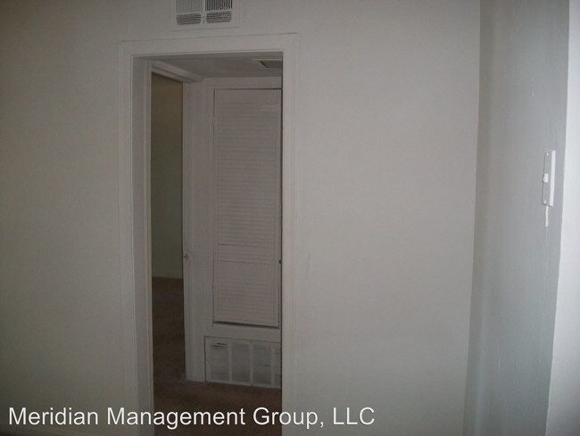 Building Photo - 2 br, 1 bath Apartment - 4855 College Street