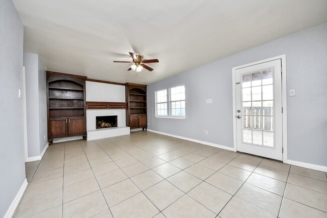 Building Photo - 23927 Verngate Dr