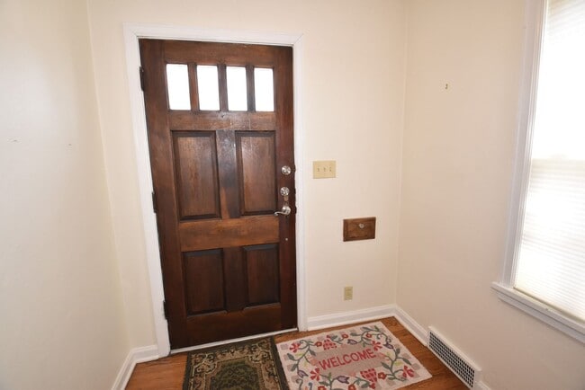 Building Photo - Adorable 3 Bedroom on McKinley Ave. South ...