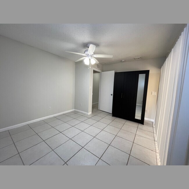 Building Photo - 7247 Albany Rd