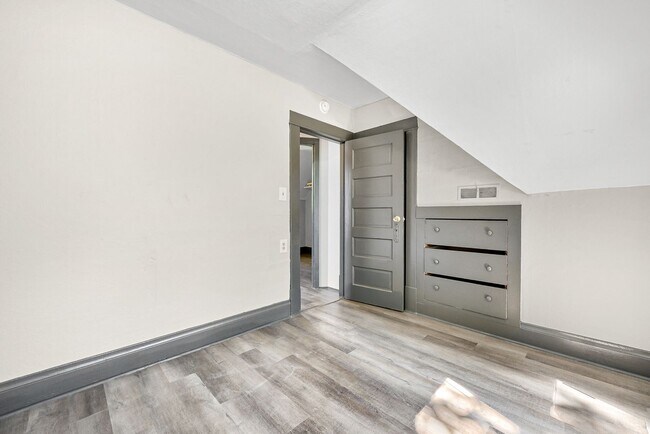 Building Photo - 4 Bedroom Home for Rent! Remodeled Home wi...