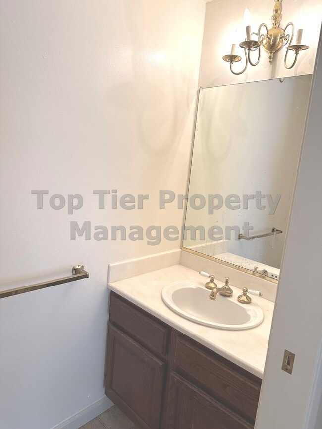 Building Photo - Very nice 2 bed, 2.5 bath, 1,178 sqft Walnut Creek Townhouse in desirable Main Chance Estates Dev...