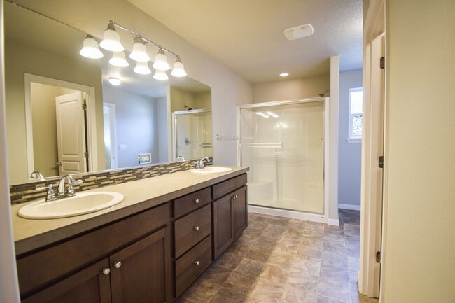 Building Photo - Beautiful Home!  Close to Downtown Hillsboro!