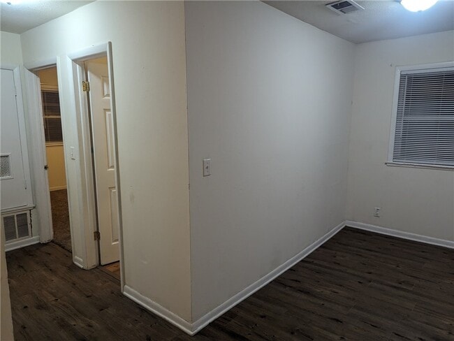 Building Photo - 1908.5 Westwood Ave