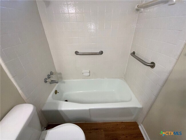 Building Photo - 510 B Cheyenne Dr