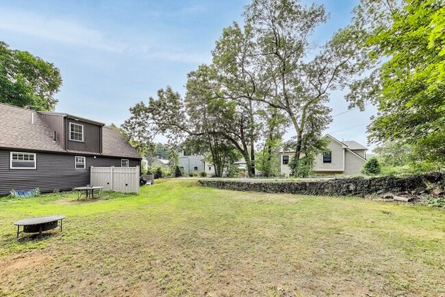 Building Photo - 40 Dunster Ln