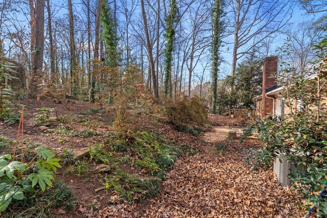 Building Photo - Charming 3-bedroom, 2-bath traditional home situated less than two miles from Clemson University!