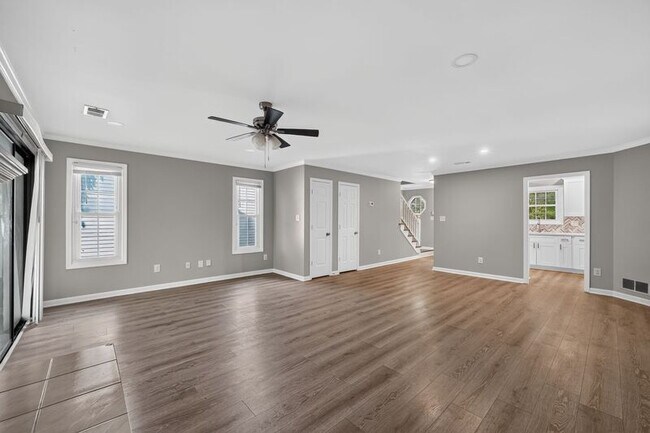 Building Photo - 138 Springstead Ct SW
