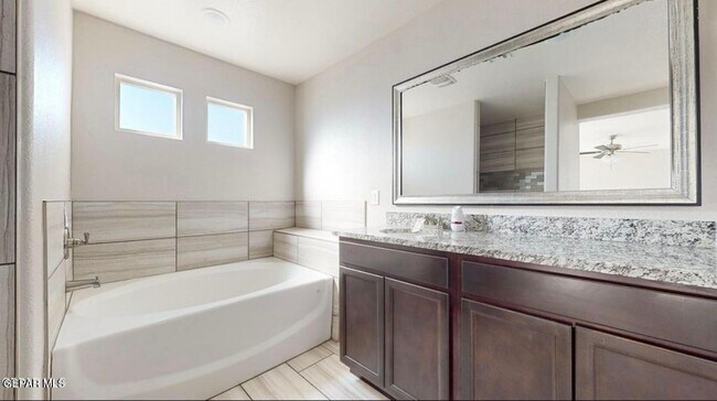 Building Photo - 14925 Pebble Hills Blvd