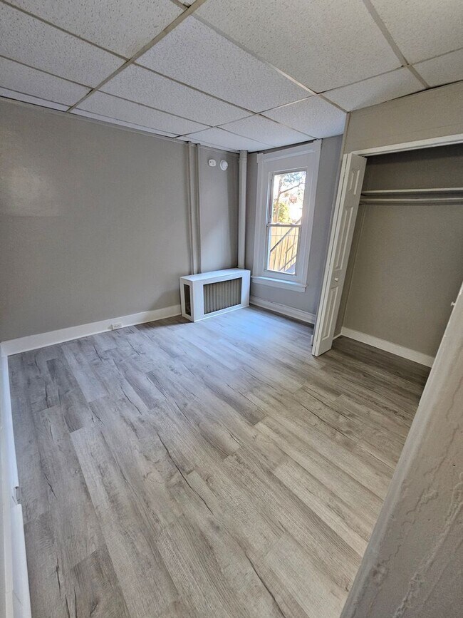 Building Photo - 625 N 6th St