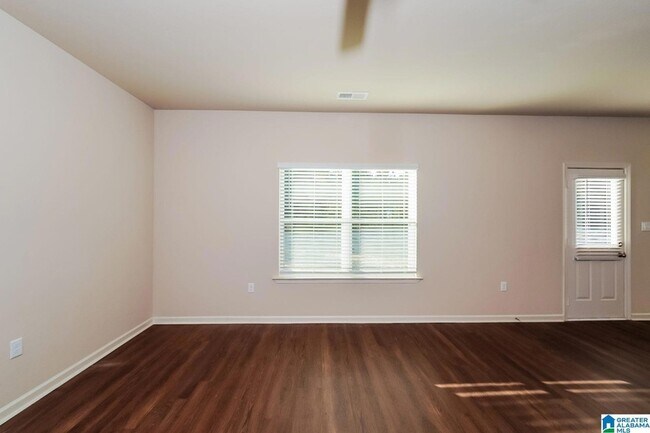 Building Photo - 430 Clover Cir