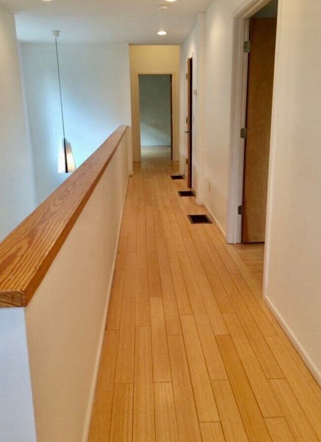 Building Photo - 2466 Lake Dr SE