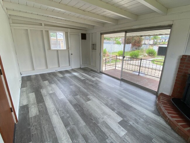 Building Photo - Amazing Home Large Lot