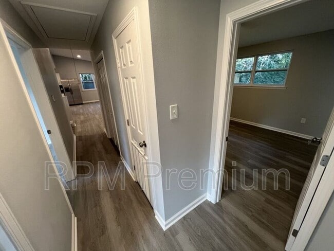 Building Photo - 8803 Orleans Dr