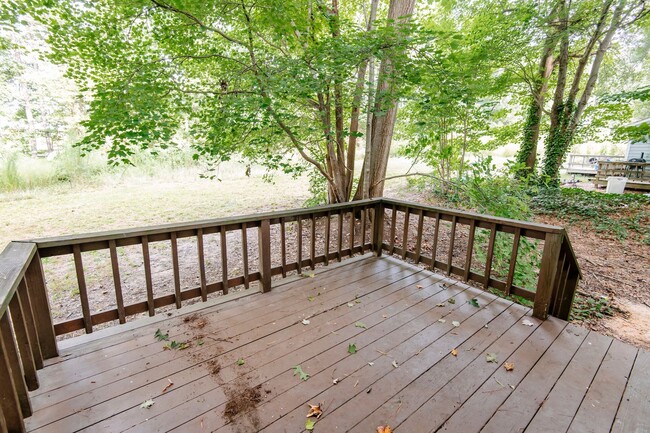 Building Photo - Spacious and conveniently located 3-bedroom, 2.5-bath duplex in Southwest Raleigh!