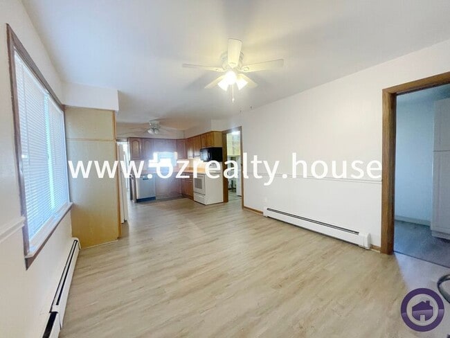 Building Photo - 215 E Reed Ave