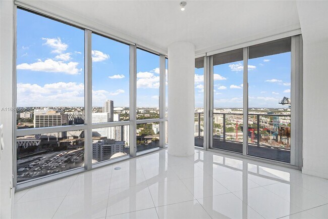 Building Photo - 851 NE 1st Ave