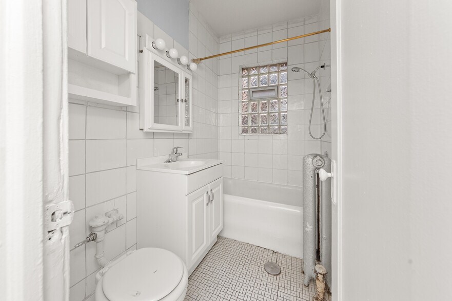 Building Photo - 4237 N Paulina St