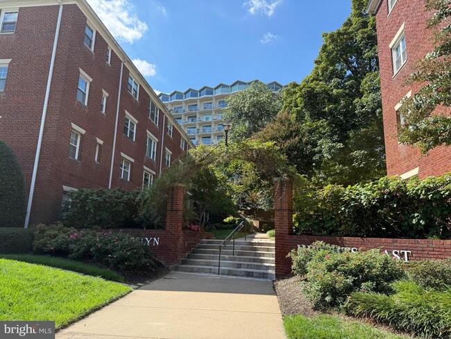 Building Photo - 1304 N Meade St