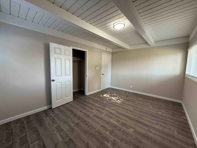 Building Photo - 3 Bed Home