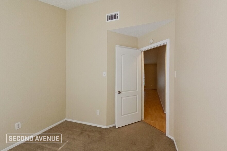 Building Photo - 10803 Thorncliff Dr