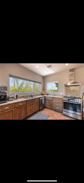 Building Photo - 384 W Brittlebush Way