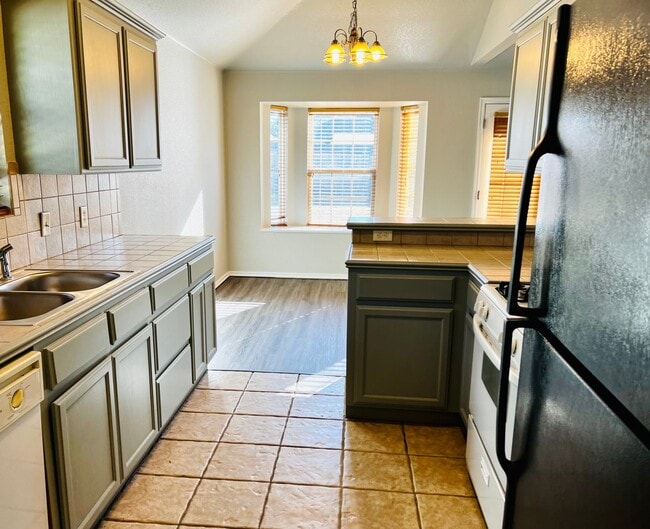 Building Photo - Updated 3BD 2BA Home Located in a Great Norman Neighborhood!!