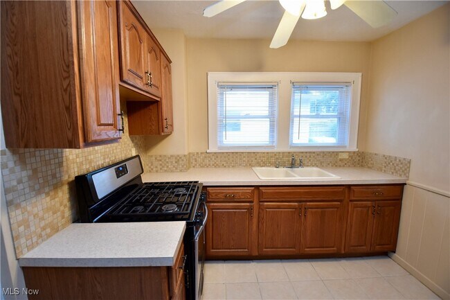 Building Photo - 1660 Glenmount Ave