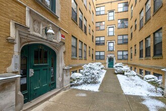 Building Photo - One Bedroom in South Shore