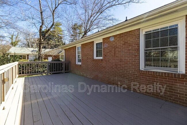 Building Photo - 6618 Castlegate Dr