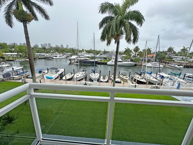 Building Photo - Comfortable 1-bedroom, 1-bath home located...