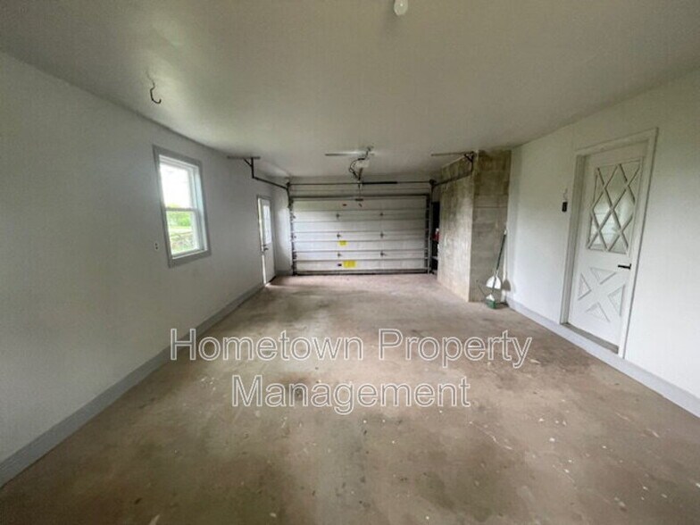 Building Photo - 1382 Armstrong Valley Rd