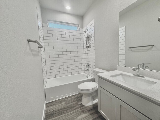 Building Photo - 14273 Lake Lodge Dr