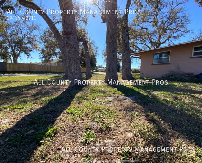 Building Photo - 5827 Nutmeg Ave