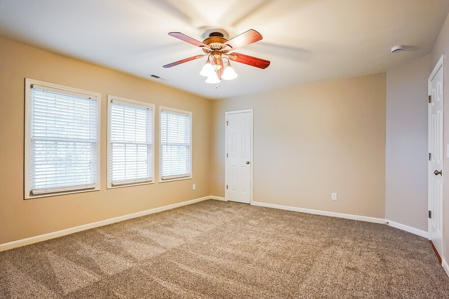 Building Photo - 2421 Barton Oaks Dr