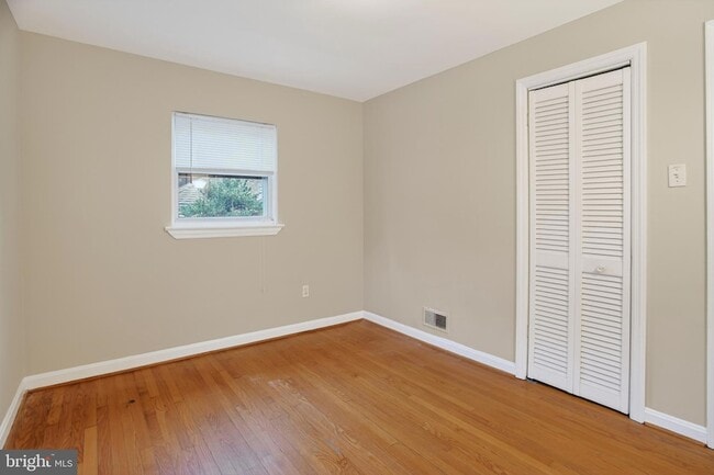 Building Photo - 5205 Saratoga Ave