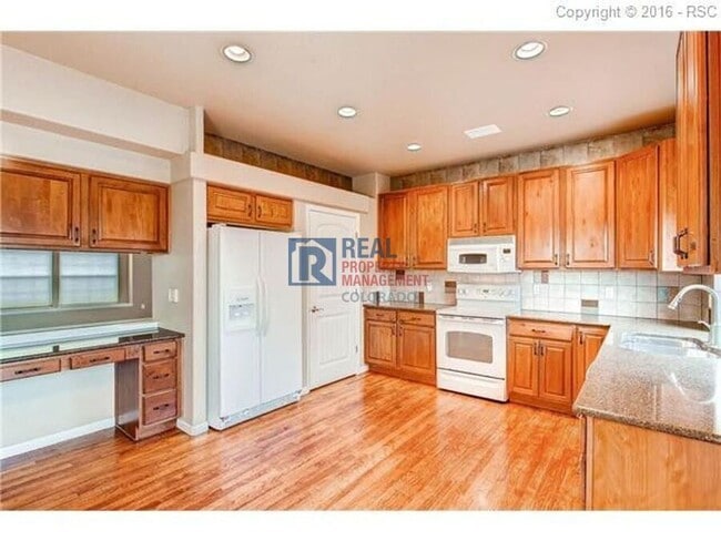 Building Photo - 8044 Lodi Ln