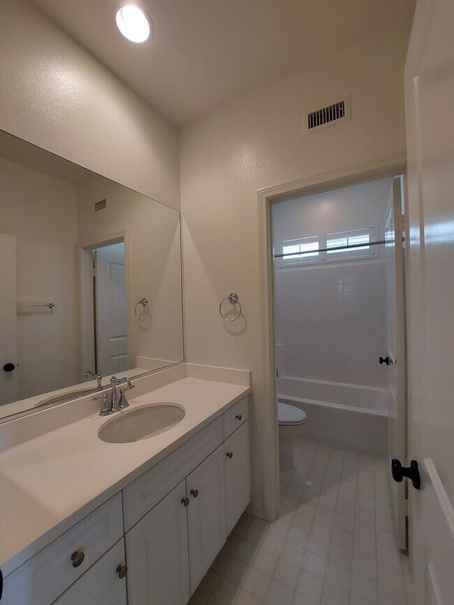 Building Photo - Beautiful townhouse in Ontario-CALL FOR OUR MOVE-IN SPEACIAL