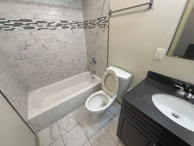 Interior Photo - 1432 N. Carlisle