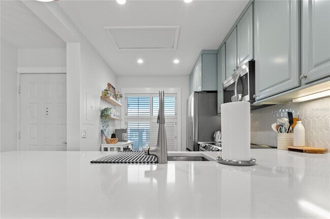 Building Photo - 6287 Bahia Del Mar Cir N