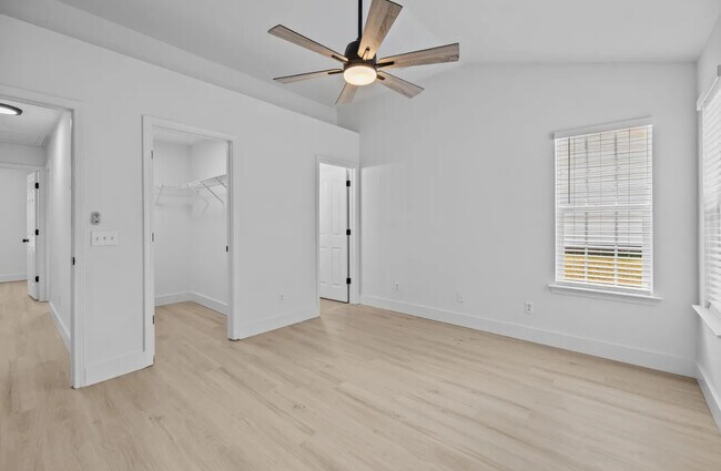Building Photo - 16216 Circlegreen Dr