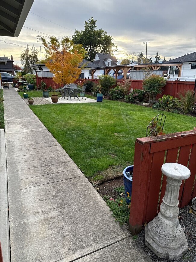 Building Photo - Great 55+ Condo