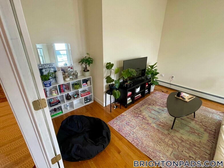 Building Photo - 40 Litchfield St