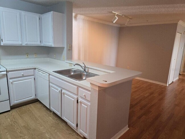 Building Photo - 4240 Summer Landing Dr
