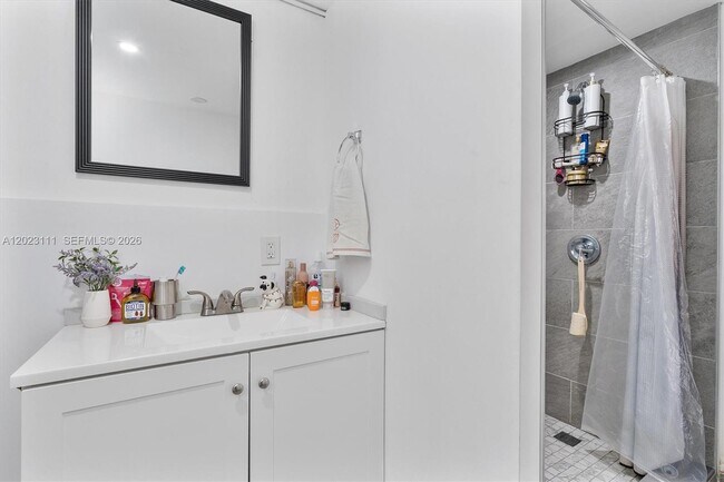 Building Photo - Southwest 17th Street, Miami, FL 33145 - 2 BR 3 BA single-family home