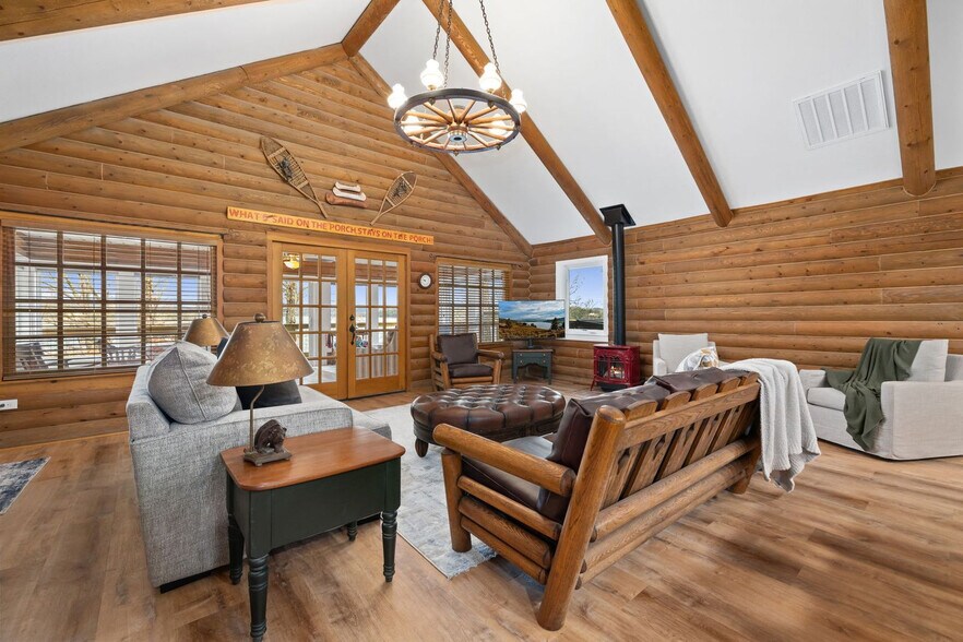 Building Photo - 19412 Pinecrest Ln