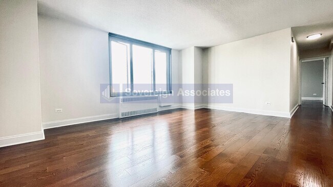 Building Photo - 3333 Broadway