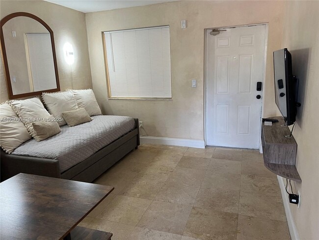 Building Photo - 680 SW 10th St